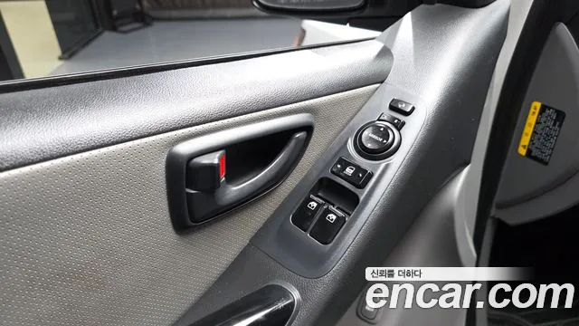 Hyundai Starex — фото 19