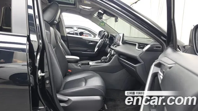 Toyota RAV4 — фото 11