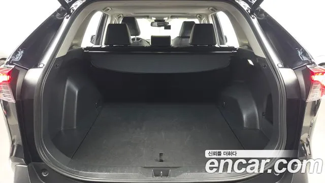 Toyota RAV4 — фото 20