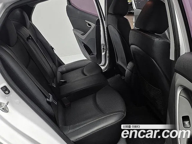 Hyundai Avante — фото 12