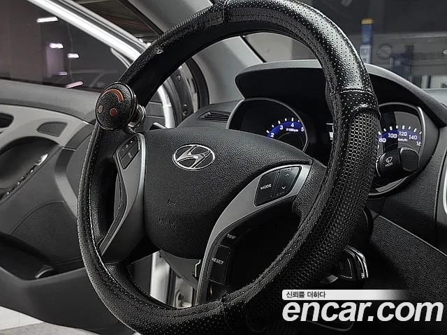 Hyundai Avante — фото 13