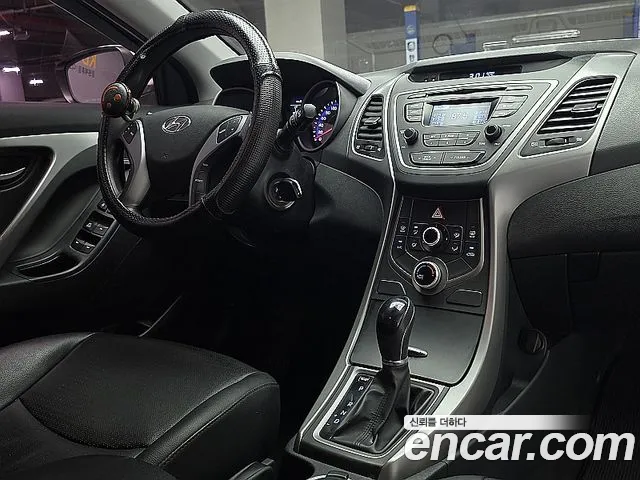 Hyundai Avante — фото 17