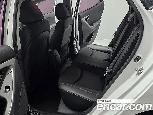 Hyundai Avante — фото 10