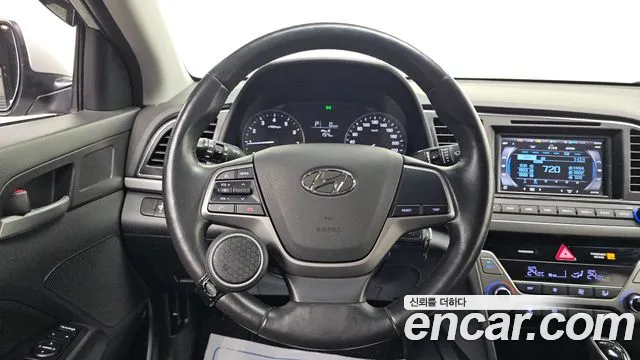 Hyundai Avante — фото 15