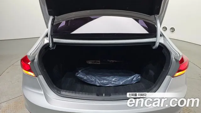 Hyundai Avante — фото 20