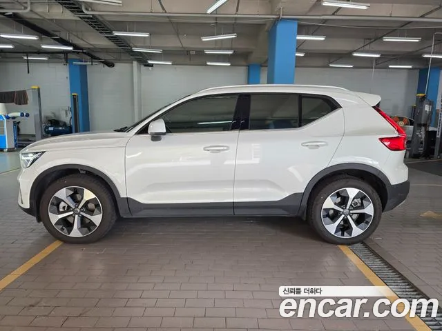 Volvo XC40 — фото 3