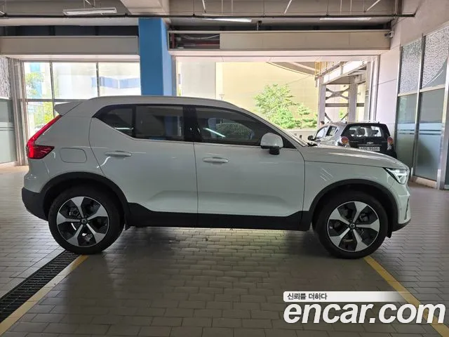Volvo XC40 — фото 4