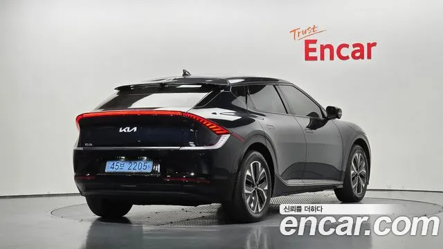 Kia EV6 — фото 1