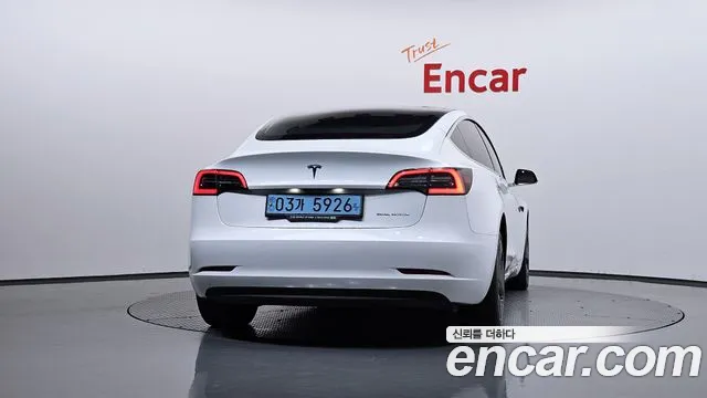 Tesla Model 3 — фото 4