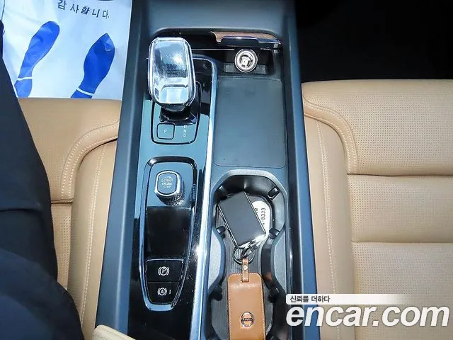 Volvo XC60 — фото 11