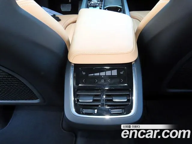 Volvo XC60 — фото 16