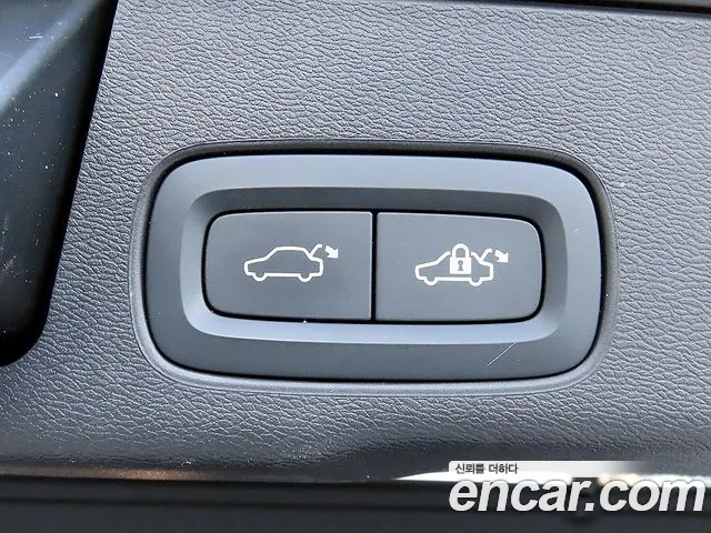 Volvo XC60 — фото 17