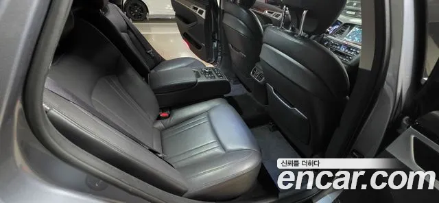 Hyundai Genesis — фото 12