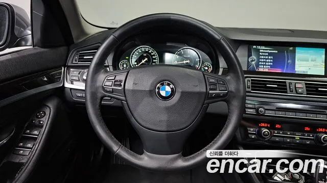 BMW 5-Series — фото 12