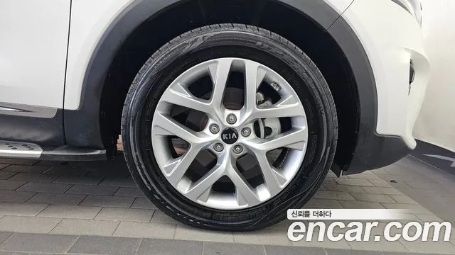 Kia Sorento — фото 21