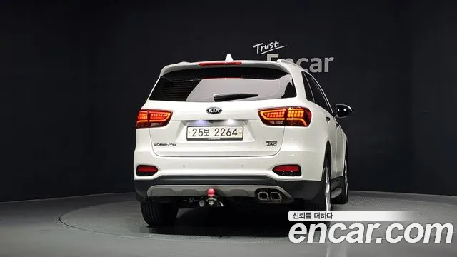 Kia Sorento — фото 4