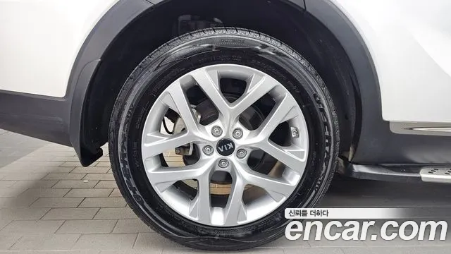 Kia Sorento — фото 5