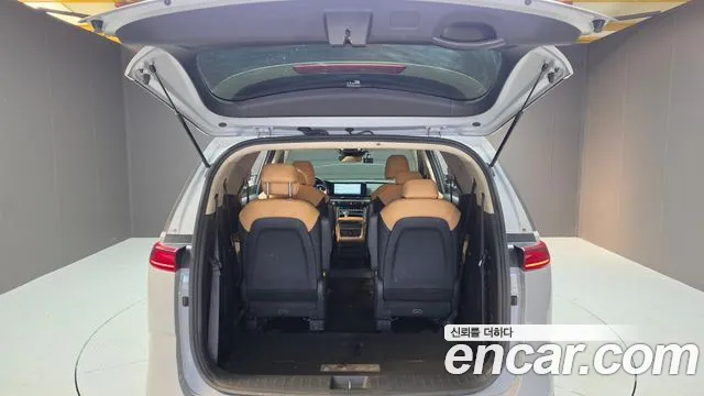 Kia Carnival — фото 28