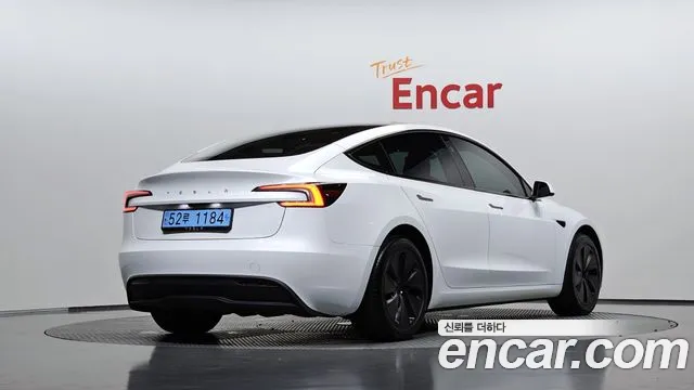 Tesla Model 3 — фото 1
