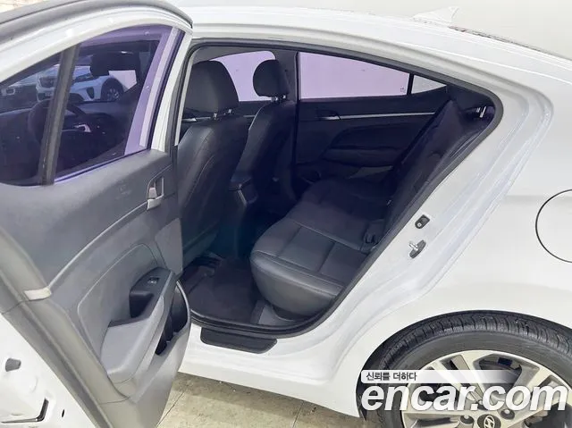 Hyundai Avante — фото 12