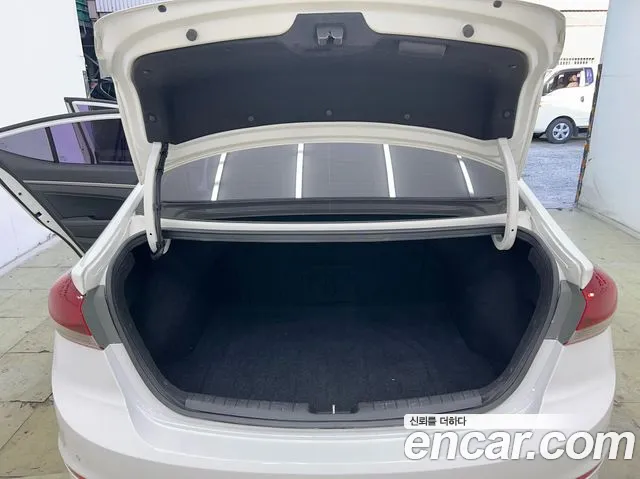 Hyundai Avante — фото 13