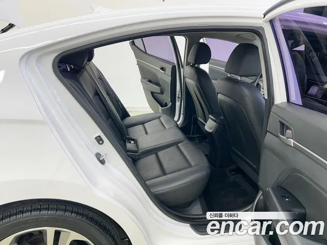 Hyundai Avante — фото 15