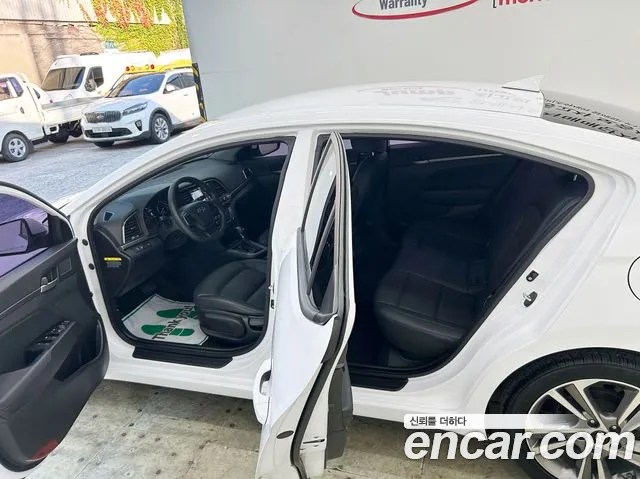 Hyundai Avante — фото 16