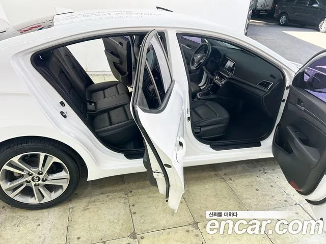 Hyundai Avante — фото 17