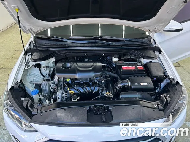 Hyundai Avante — фото 18
