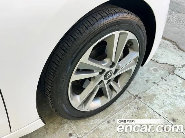 Hyundai Avante — фото 19