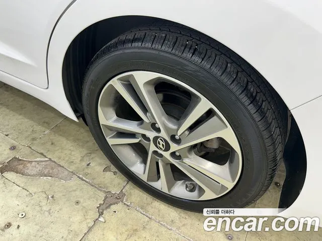 Hyundai Avante — фото 20