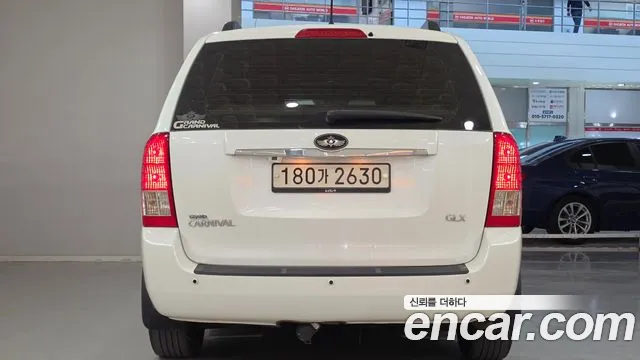 Kia Carnival — фото 5