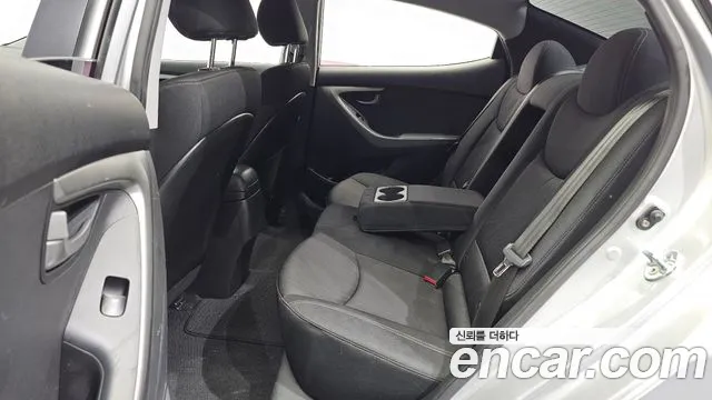 Hyundai Avante — фото 12