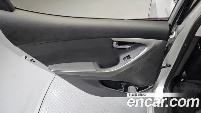 Hyundai Avante — фото 25