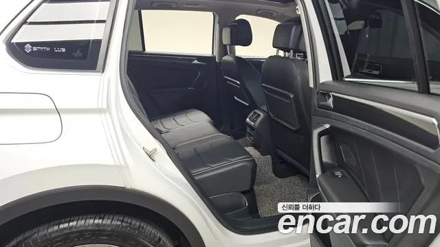 Volkswagen Tiguan — фото 11