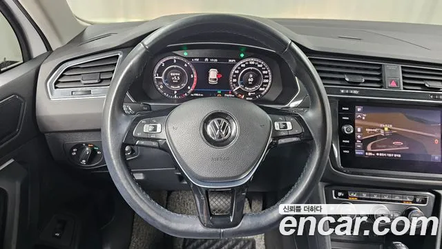 Volkswagen Tiguan — фото 13