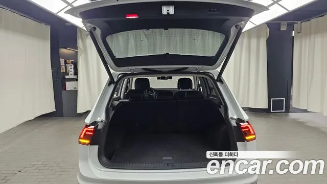 Volkswagen Tiguan — фото 18