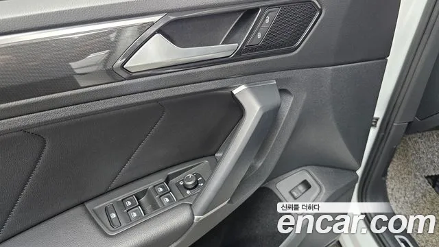 Volkswagen Tiguan — фото 19
