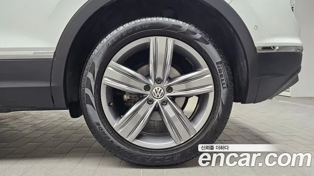 Volkswagen Tiguan — фото 21