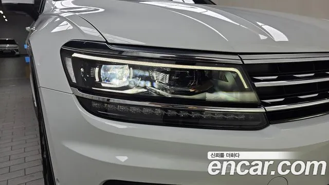 Volkswagen Tiguan — фото 22