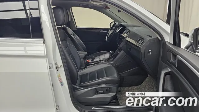 Volkswagen Tiguan — фото 26