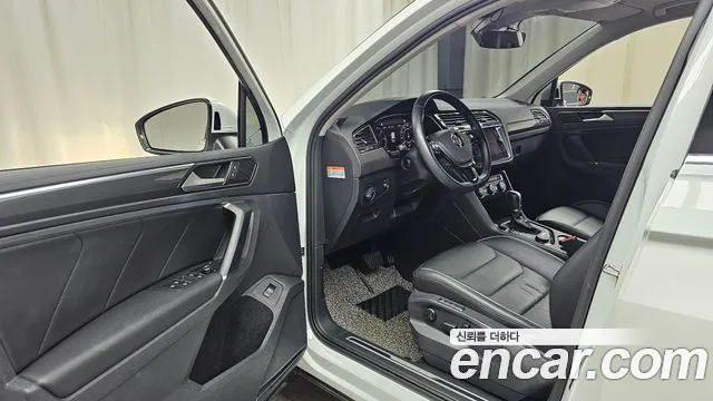 Volkswagen Tiguan — фото 10