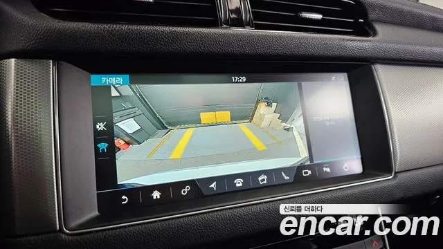 Jaguar XF — фото 15