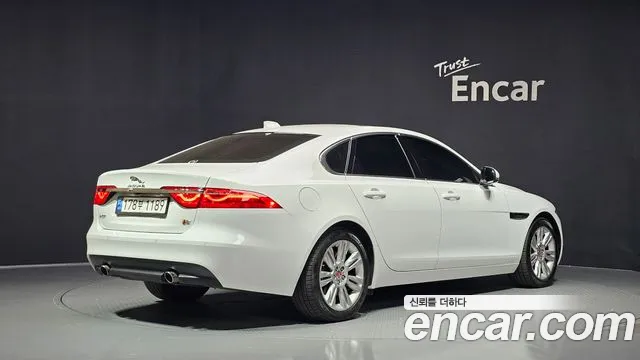 Jaguar XF — фото 2