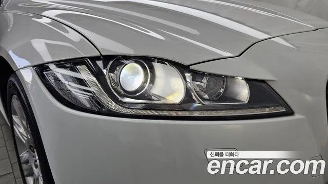 Jaguar XF — фото 22