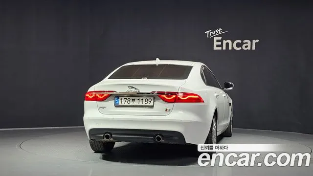 Jaguar XF — фото 4