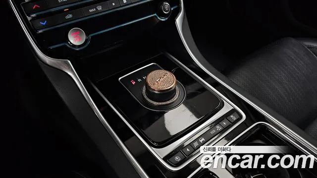 Jaguar XF — фото 9
