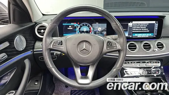 Mercedes-Benz E-Class — фото 13