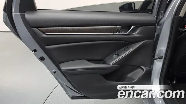 Honda Accord — фото 25