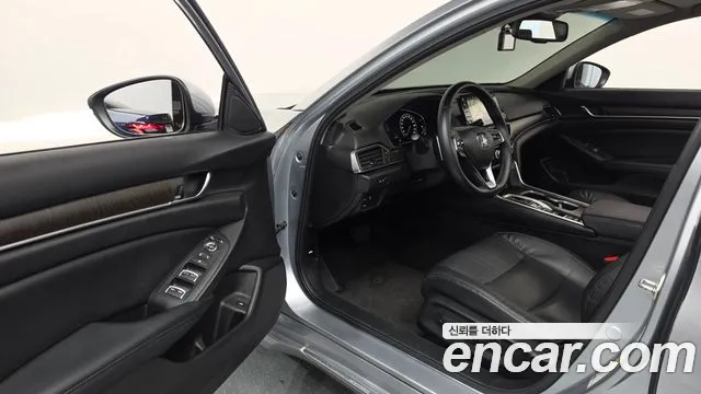 Honda Accord — фото 10